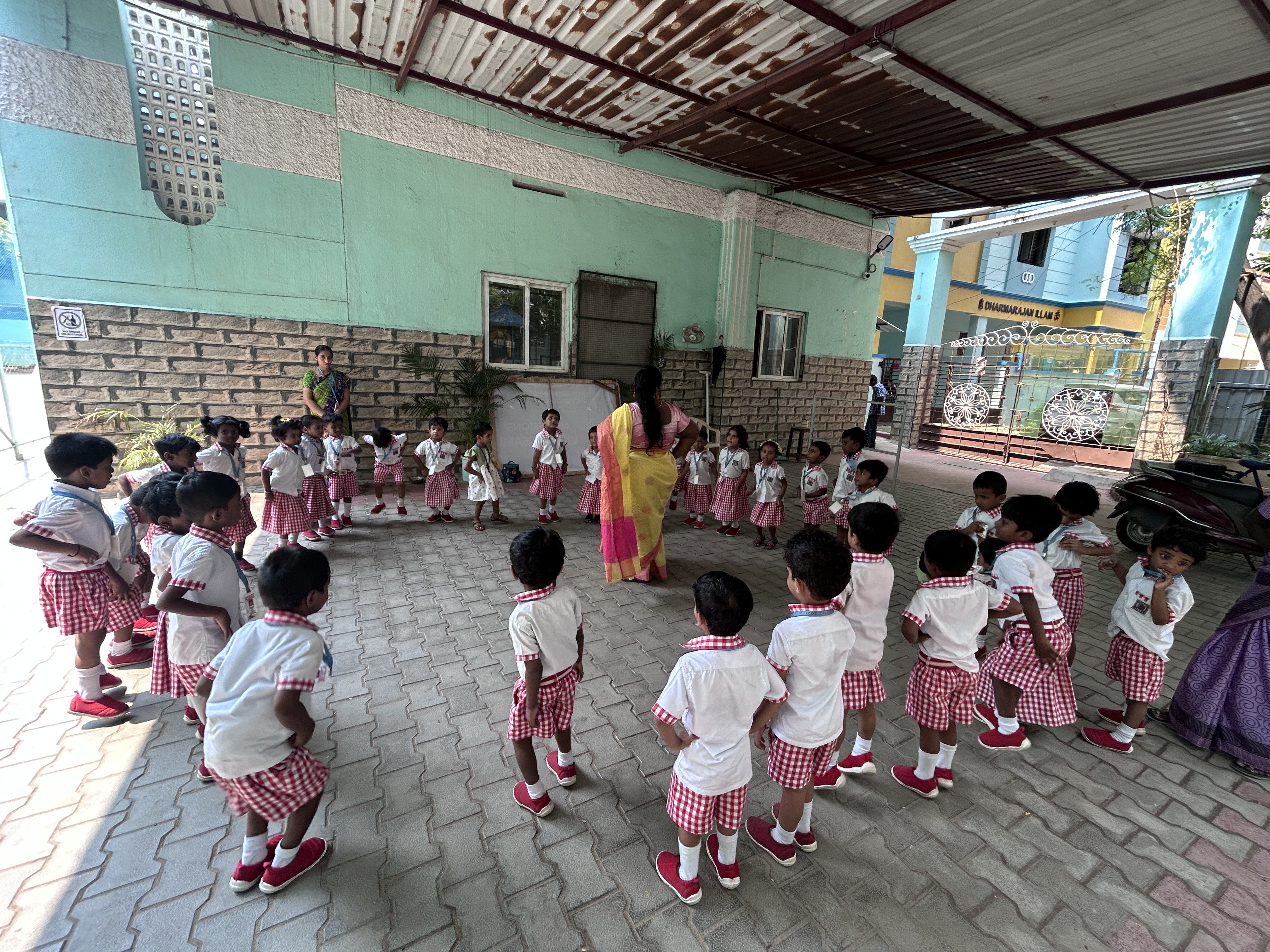 Kinder Garden - Oxford School